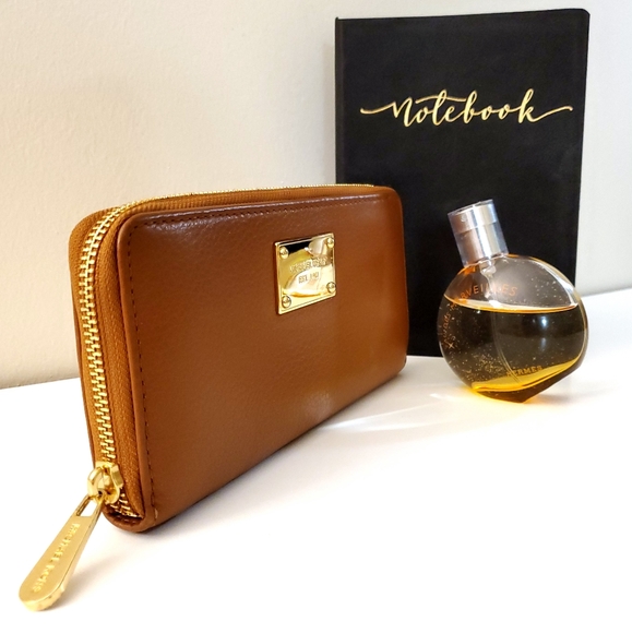 Michael Kors Handbags - Micheal Kors Continental Wallet